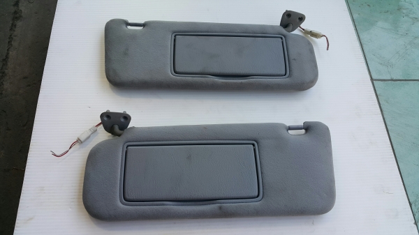 ที่บังแดดมีไฟในตัว มีกระจก เป็นผ้ากำมะหยี่ 1 คู่ ซ้าย ขวา