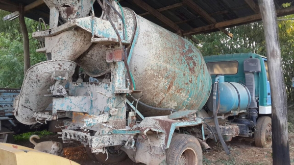 ขายหกล้อ ISUZU รถประกอบเครื่อง175แรง พร้อมโม่2.5คิวโม่ตรง ตามสภาพเครื่องพังเครื่องเกียร์ยุครบ เอกสารไม่มีครับ สัญญาซื้อขาย