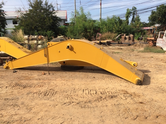 ขายบูมอาร์ม CAT 325 เก็บสีพร้อมยกขึ้นแล้ว ราคา 80000 บาท