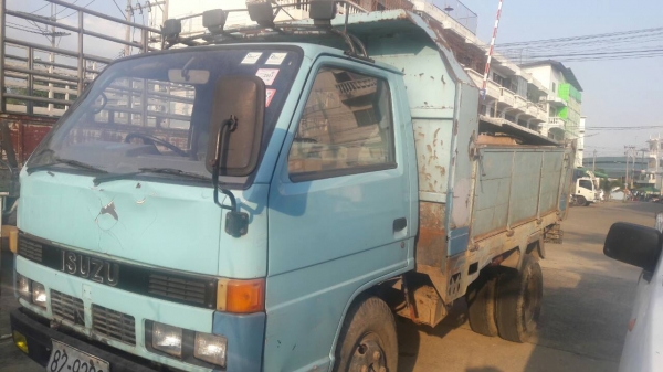 หกล้อ อีซูชุ NKR 110 ดั้ม3คิว สภาพดีพร้อมใช้งาน ทะเบียนพร้อมโอน ราคา 265,000บ ต่อรองได้