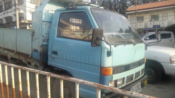 หกล้อ อีซูชุ NKR 110 ดั้ม3คิว สภาพดีพร้อมใช้งาน ทะเบียนพร้อมโอน ราคา 265,000บ ต่อรองได้ หกล้อ อีซูชุ NKR 110 ดั้ม3คิว สภาพดีพร้อมใช้งาน ทะเบียนพร้อมโอน ราคา 265,000บ ต่อรองได้