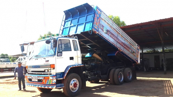 ขายเด่วน ROCKY 240 สองเพลา กระบะเนียม เครื่อง โบ อินเตอร์ ขายเด่วน ROCKY 240 สองเพลา กระบะเนียม เครื่อง โบ อินเตอร์