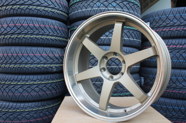 TE37 ขอบ22X9.5 6H139.7 สีน้ำตาล