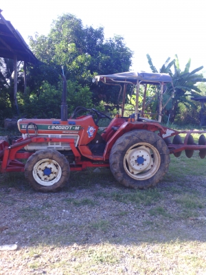 L2402 Kubota 24แรง ขับเคลื่อนสี่ล้อ มีใบดัน มีมีผานห้าสนใจติดต่อ สีนวนลำเพลิน 0899638932