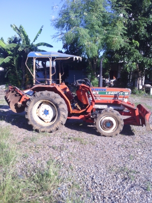 L2402 Kubota 24แรง ขับเคลื่อนสี่ล้อ มีใบดัน มีมีผานห้าสนใจติดต่อ สีนวนลำเพลิน 0899638932 L2402 Kubota 24แรง ขับเคลื่อนสี่ล้อ มีใบดัน มีมีผานห้าสนใจติดต่อ สีนวนลำเพลิน 0899638932