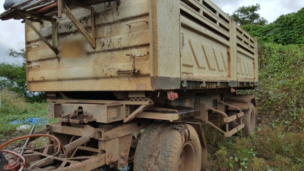 ขายหางพ่วง สามมิต ดั้ม 2 เพลา. ปี 56   สนใจติดต่อ  081 - 6079515