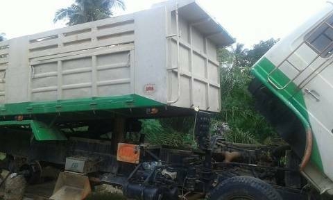 รถฮีโน่ 10 ล้อดั้ม FM227  220 แรงม้า. ปี 33 ( *** มีขาย 2 คัน. )    สนใจติดต่อ  081 - 6079515