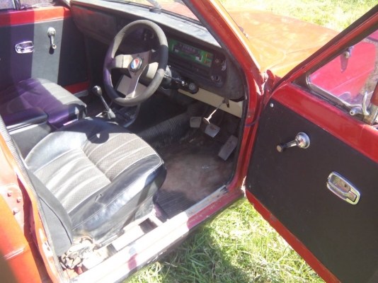 ขาย Datsan 120Y เครื่องดี ทีเดียวติด สีสวยพอได้แดงประกายเพชร แต่งแบบบ้านๆถูกๆ มีเล่ม ไม่มีชุดโอน