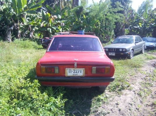 ขาย Datsan 120Y เครื่องดี ทีเดียวติด สีสวยพอได้แดงประกายเพชร แต่งแบบบ้านๆถูกๆ มีเล่ม ไม่มีชุดโอน