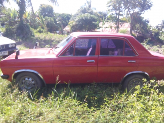 ขาย Datsan 120Y เครื่องดี ทีเดียวติด สีสวยพอได้แดงประกายเพชร แต่งแบบบ้านๆถูกๆ มีเล่ม ไม่มีชุดโอน