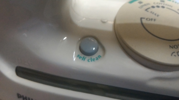 เตารีดผ้าไอน้ำ PHILIPS แบบไร้สายและเลือกแบบยึดสาย เตารีดเคลื่อบสารไม่ให้ผ้าติดรีดลื่นและฐานรองเสียบไฟแยกกัน