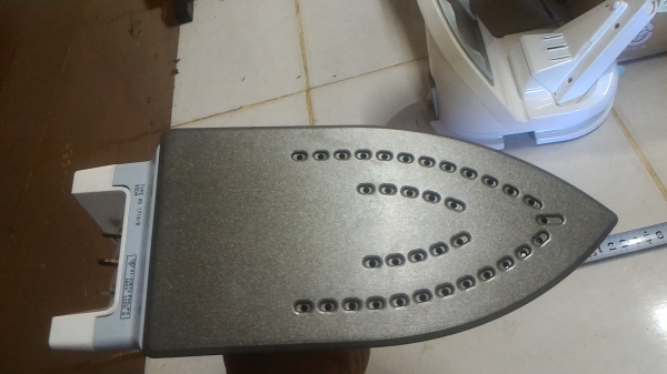 เตารีดผ้าไอน้ำ PHILIPS แบบไร้สายและเลือกแบบยึดสาย เตารีดเคลื่อบสารไม่ให้ผ้าติดรีดลื่นและฐานรองเสียบไฟแยกกัน