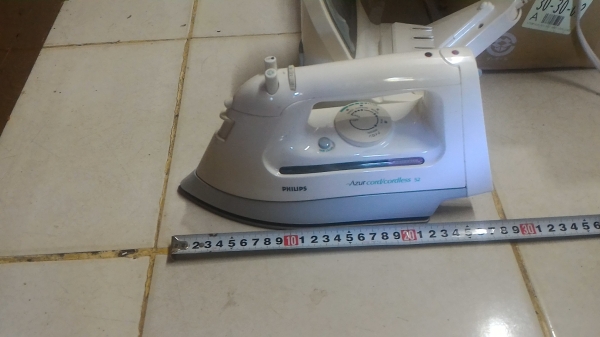 เตารีดผ้าไอน้ำ PHILIPS แบบไร้สายและเลือกแบบยึดสาย เตารีดเคลื่อบสารไม่ให้ผ้าติดรีดลื่นและฐานรองเสียบไฟแยกกัน