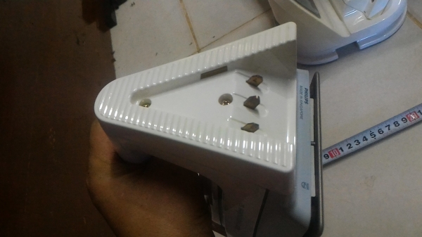 เตารีดผ้าไอน้ำ PHILIPS แบบไร้สายและเลือกแบบยึดสาย เตารีดเคลื่อบสารไม่ให้ผ้าติดรีดลื่นและฐานรองเสียบไฟแยกกัน