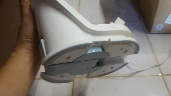 เตารีดผ้าไอน้ำ PHILIPS แบบไร้สายและเลือกแบบยึดสาย เตารีดเคลื่อบสารไม่ให้ผ้าติดรีดลื่นและฐานรองเสียบไฟแยกกัน