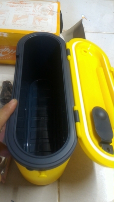 ชุดกระติกเก็บความเย็นเอนกประสงค์และที่วางขวดหรือแก้วน้ำ จะสะพายหรือยึดที่เบาะรถก็สะดวก