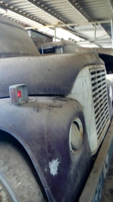 ขายสิบล้อบรรทุกน้ำและน้ำมัน