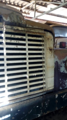 ขายสิบล้อบรรทุกน้ำและน้ำมัน