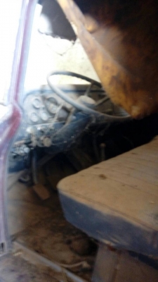 ขายสิบล้อบรรทุกน้ำและน้ำมัน