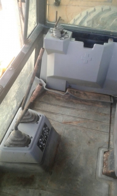 ขายรถตักหน้าขุดหลัง MF 750 2 เพลา ราคา 300000