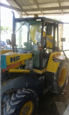 ขายรถตักหน้าขุดหลัง MF 750 2 เพลา ราคา 300000