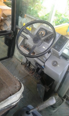 ขายรถตักหน้าขุดหลัง MF 750 2 เพลา ราคา 300000