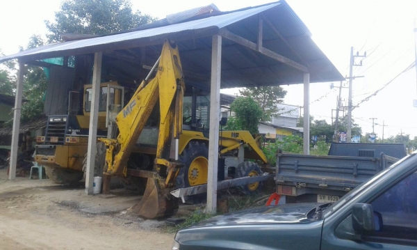 ขายรถตักหน้าขุดหลัง MF 750 2 เพลา ราคา 300000