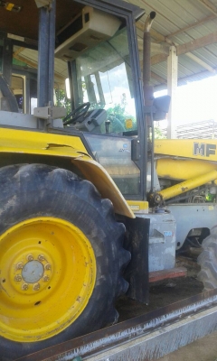 ขายรถตักหน้าขุดหลัง MF 750 2 เพลา ราคา 300000