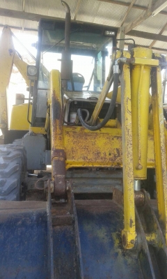 ขายรถตักหน้าขุดหลัง MF 750 2 เพลา ราคา 300000