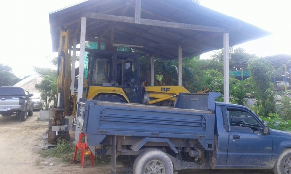 ขายรถตักหน้าขุดหลัง MF 750 2 เพลา ราคา 300000