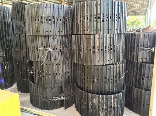 โซ่ใหม่พร้อมใบ นำเข้าจากเกาหลี pc40komatsu โซ่ใหม่พร้อมใบ นำเข้าจากเกาหลี pc40komatsu