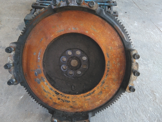 Flywheel ถอดจากเครื่อง 6HH1 14 นิ้ว Flywheel ถอดจากเครื่อง 6HH1 14 นิ้ว