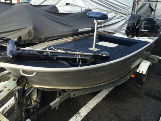 เรืออลูมิเนียม เครื่องเมอร์คิวรี่ 15 แรง 4 จังหวะ ปี08 พร้อมเทรลเลอร์ เบาะตีปลา มอเตอร์ไกด์ สภาพเดิมๆจากญี่ปุ่น นำเข้าจากประเทศญี่ปุ่น ‪#&lrm;สอบถามโทร‬. 081-4047671 คุณนรินทร์