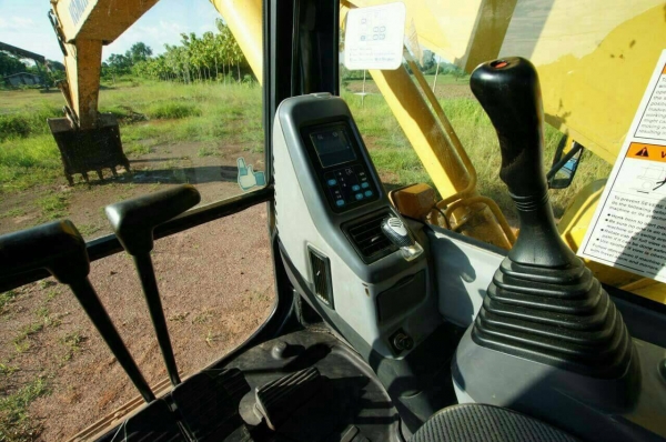 ขาบแบคโฮ komatsu PC200-7 ทำงาน9xxxชั่วโมง เอกสารครบครับ