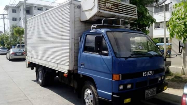 ขายรถ6ล้อตู้เย็น NPR115แรง ปี37 สั่งลุยแท้ ยาว4.30เมตร ภายในสวย แอร์เย็น สภาพพร้อมใช้งาน เอกสารพร้อมโอน สนใจโทร 090-8588220คุณนะ 093-3258446คุณบิว หรือเข้าดูสินค้าอื่นๆได้ที่ www.truck.in.th/498 หรือเพจFacebook ณรงค์ซื้อขายรถ มือสอง (เว็บไซต์ส่วนตัว) หรือ