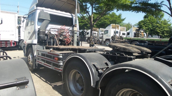 หัวลาก  NISSAN  320 แรง  ปี 52  พร้อมใช้งาน  ราคา  1,450,000 บาท