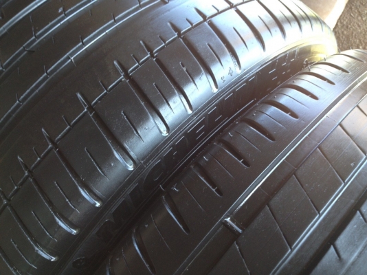ยางMICHELIN Pilot Sport3  215 45R17ปี2014 สภาพสวยมากๆดอกเยอะมากๆคุ้มสุดๆไม่แพง