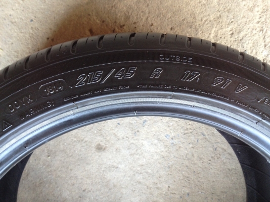 ยางMICHELIN Pilot Sport3  215 45R17ปี2014 สภาพสวยมากๆดอกเยอะมากๆคุ้มสุดๆไม่แพง