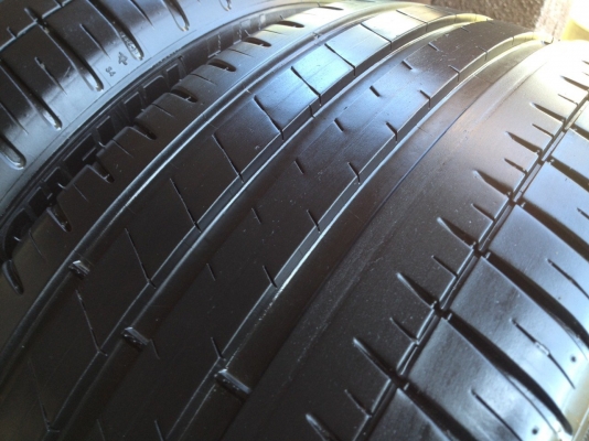 ยางMICHELIN Pilot Sport3  215 45R17ปี2014 สภาพสวยมากๆดอกเยอะมากๆคุ้มสุดๆไม่แพง