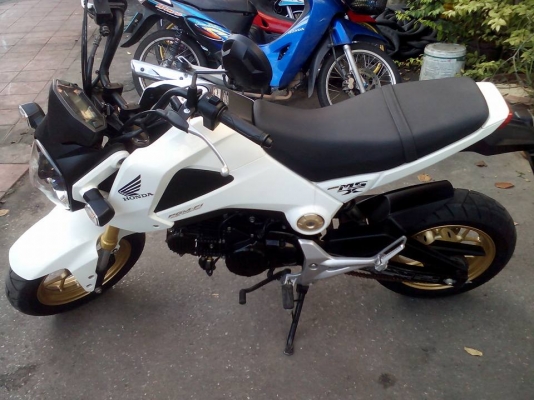 ขาย HONDA MSX 125 ปี 58 (เดือน ก.พ.) สีขาว เครื่องดีเดิมๆ สภาพภายนอกสวย เล่มพร้อมชุดโอน