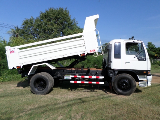 ขาย 6 ล้อ ฮีโน่ดัมพ์  195 แรง ยาว 4.8  ม.  สภาพสวยเดิมเครื่องดี พร้อมใช้งาน ชมก่อนได้ครับ สนใจติดต่อ 081-9425443   081-5715326