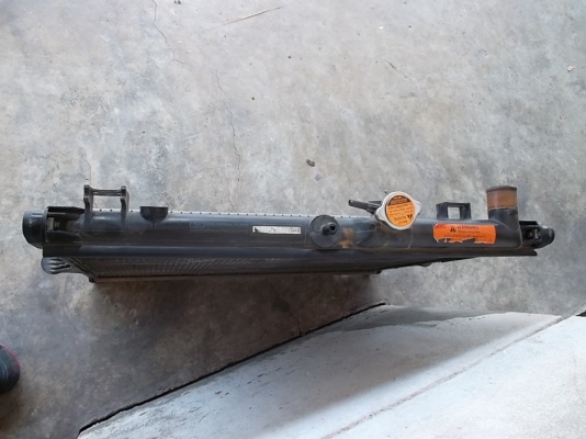 หม้อน้ำ อีสุ ดีแม็ค ISUZU D-max มือ2 สภาพดี ของแท้