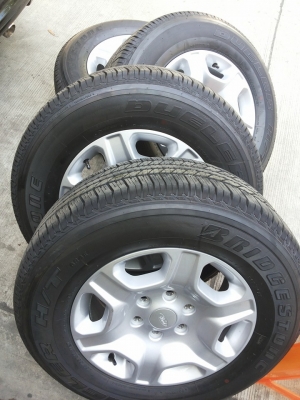 ล้อ ford ranger ขอบ17 ยางบริสโตน 684 265 65 17 ปี2015 ใหม่ๆ