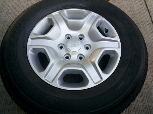 ล้อ ford ranger ขอบ17 ยางบริสโตน 684 265 65 17 ปี2015 ใหม่ๆ