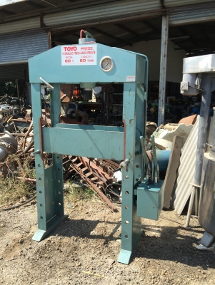Sell>> #แท่นอัดไฮดรอลิค #TOYO 60 t. แบบมือโยก สภาพสวย สด ใหม่!!. ( ลค.ซื้อมาผิดสเปคใช้งานเพียงครั้งเดียว.) ใหม่จริงๆเชิญมาพิสูจน์ได้ครับ #ด่วนนน!!!