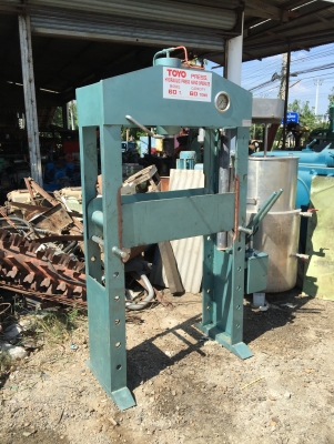 Sell>> #แท่นอัดไฮดรอลิค #TOYO 60 t. แบบมือโยก สภาพสวย สด ใหม่!!. ( ลค.ซื้อมาผิดสเปคใช้งานเพียงครั้งเดียว.) ใหม่จริงๆเชิญมาพิสูจน์ได้ครับ #ด่วนนน!!!