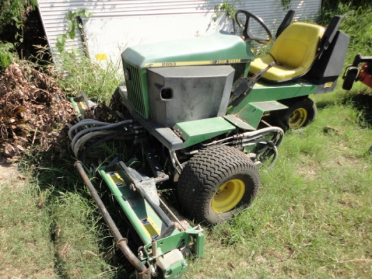 รถตัดหญ้า John deer