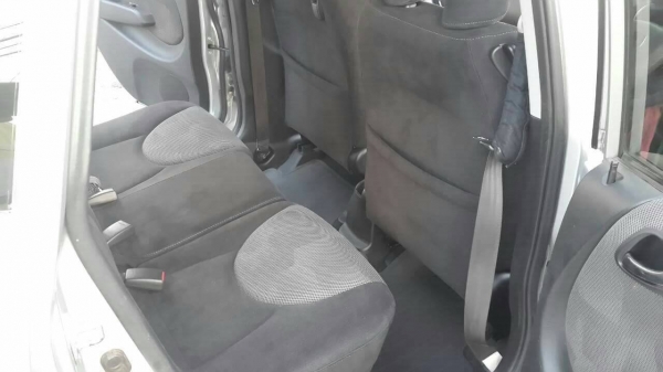 ขายดาวน์ Honda Jazz ปี 06 1.5 VTEC ราคา 270,000 บาท