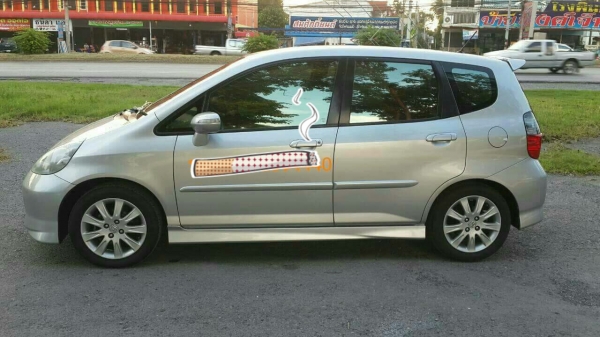 ขายดาวน์ Honda Jazz ปี 06 1.5 VTEC ราคา 270,000 บาท