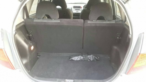 ขายดาวน์ Honda Jazz ปี 06 1.5 VTEC ราคา 270,000 บาท